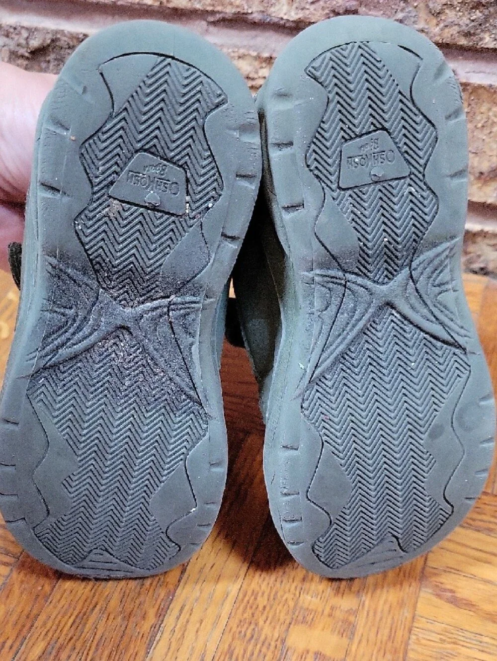 OshKosh B'Gosh Washable Shoes Size 10 M Green & Gray